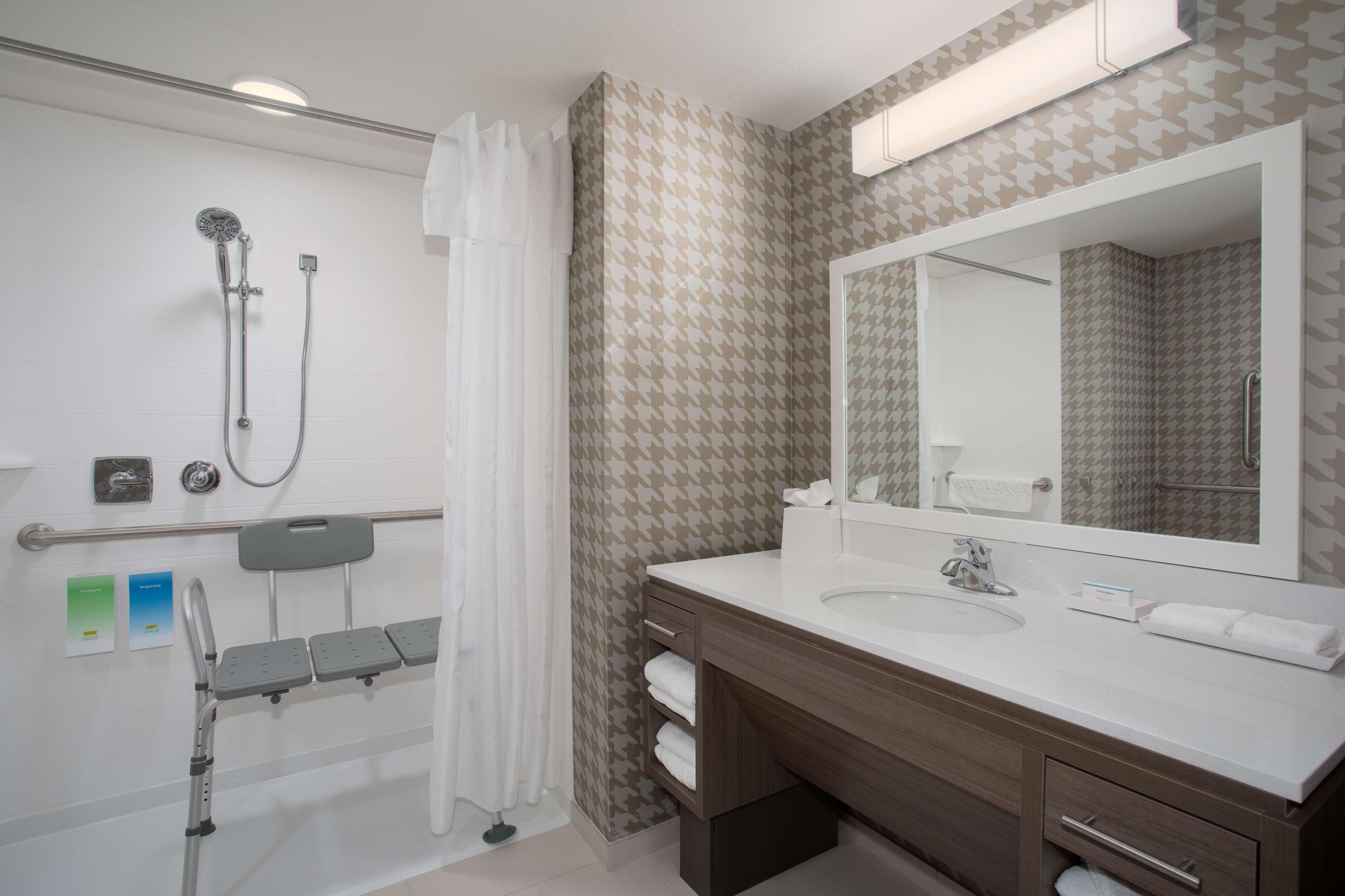 Home2 Suites By Hilton Omaha Un Medical Ctr Area Exterior photo